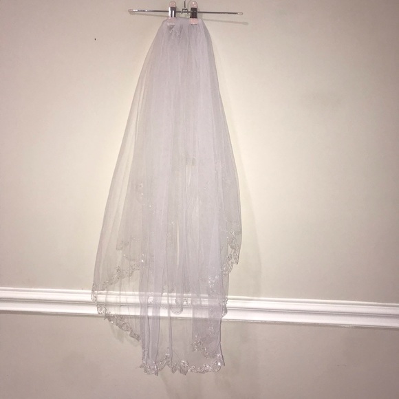 Waist length white veil with blusher - Picture 1 of 13